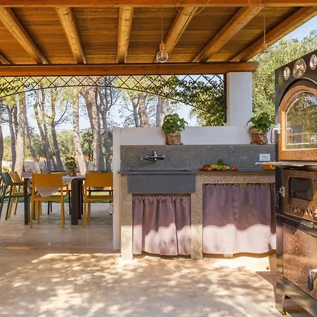 Pietra E Calce With Pool Villa *