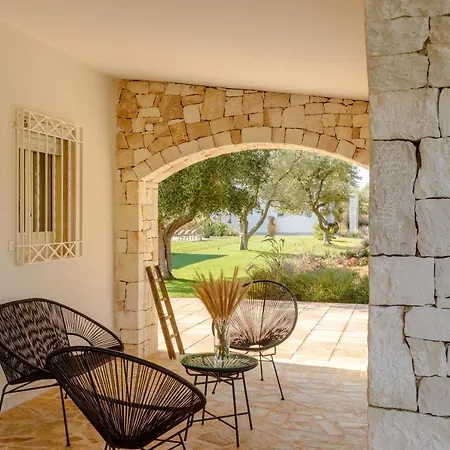 Pietra E Calce With Pool Ostuni