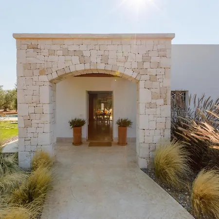 Pietra E Calce With Pool