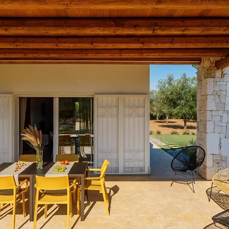 Pietra E Calce With Pool Остуни