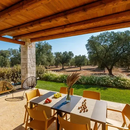 Pietra E Calce With Pool Остуни